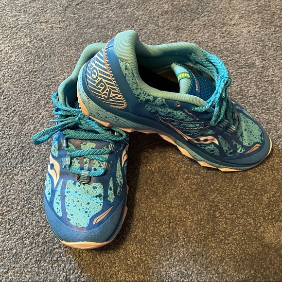 Saucony trail running shoes. Women’s size 8 - Picture 5 of 6